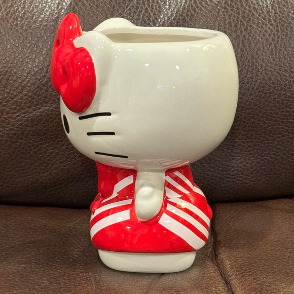 Hello Kitty in Peppermint Dress 22oz Figural Christmas Mug - Picture 8 of 11